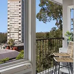 Magical Sydney Escape With Harbour Views & Parking