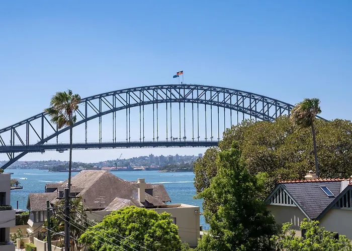 Magical Sydney Escape With Harbour Views & Parking