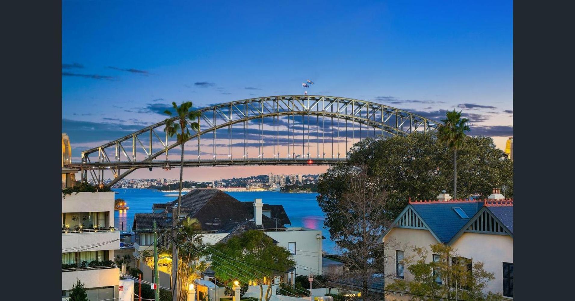 Magical Escape With Harbour Views & Parking Apartment