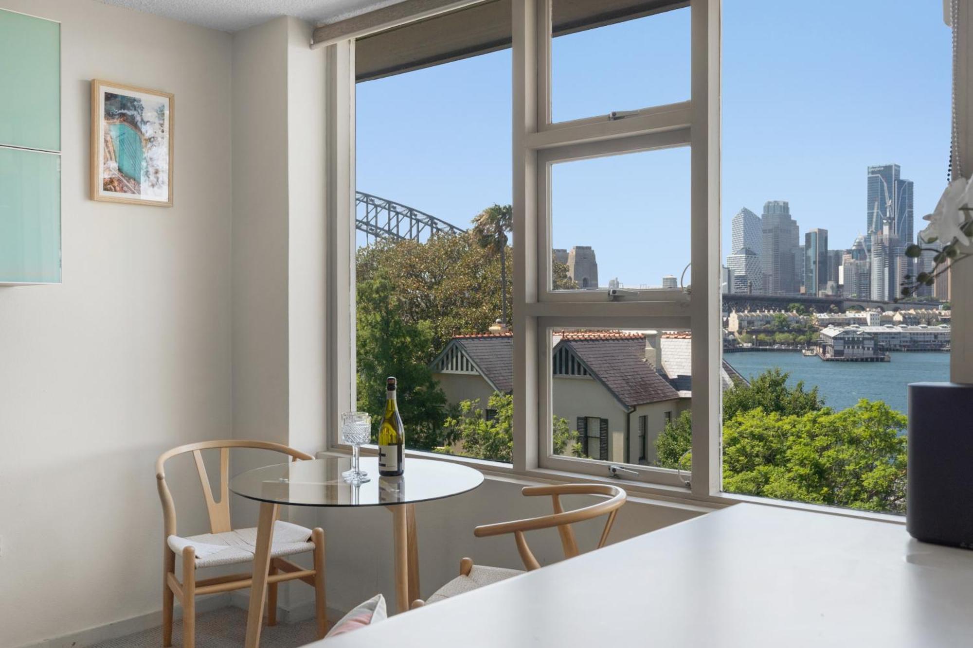Magical Escape With Harbour Views & Parking *