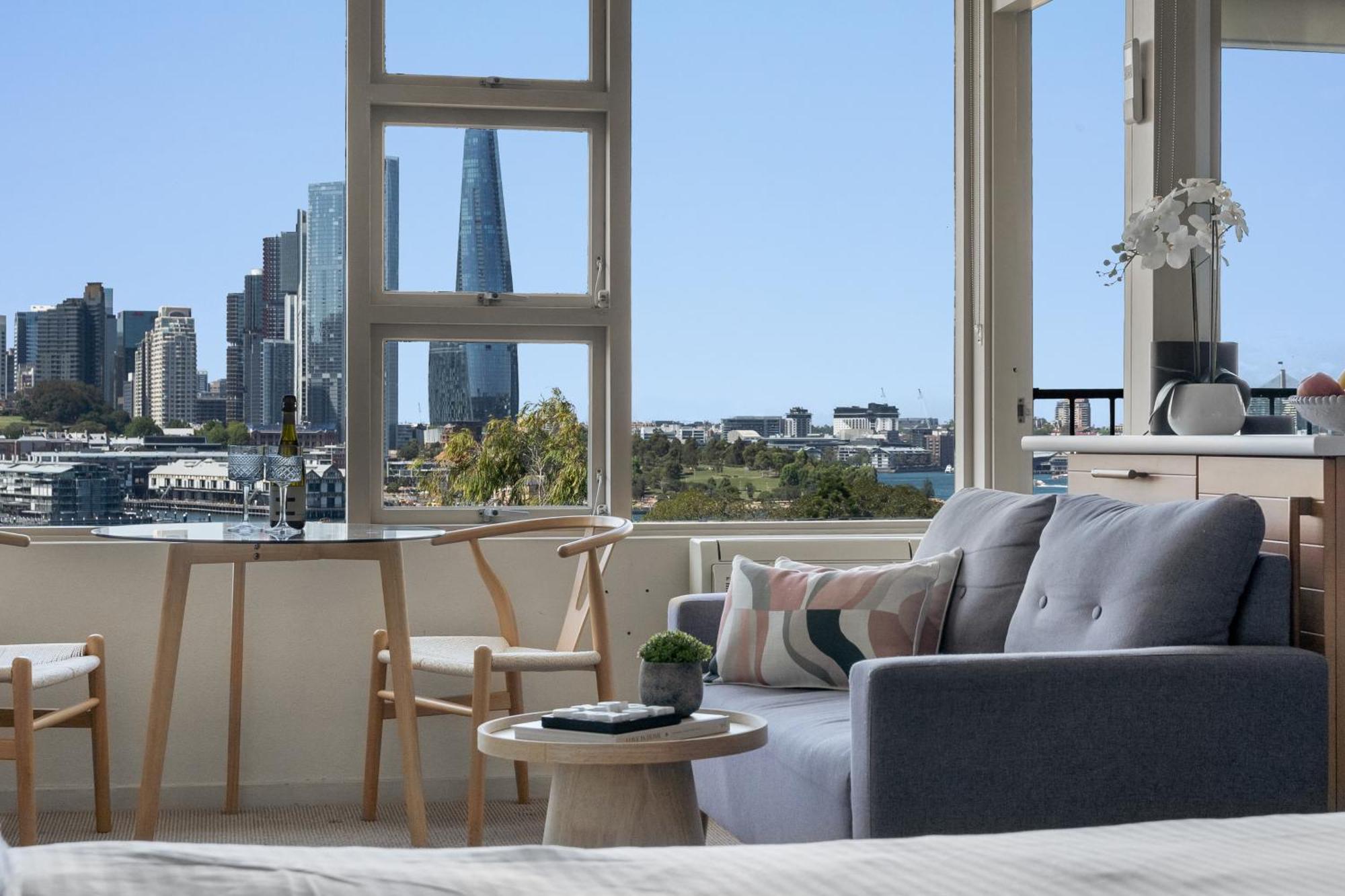 Magical Escape With Harbour Views & Parking Apartment Sydney