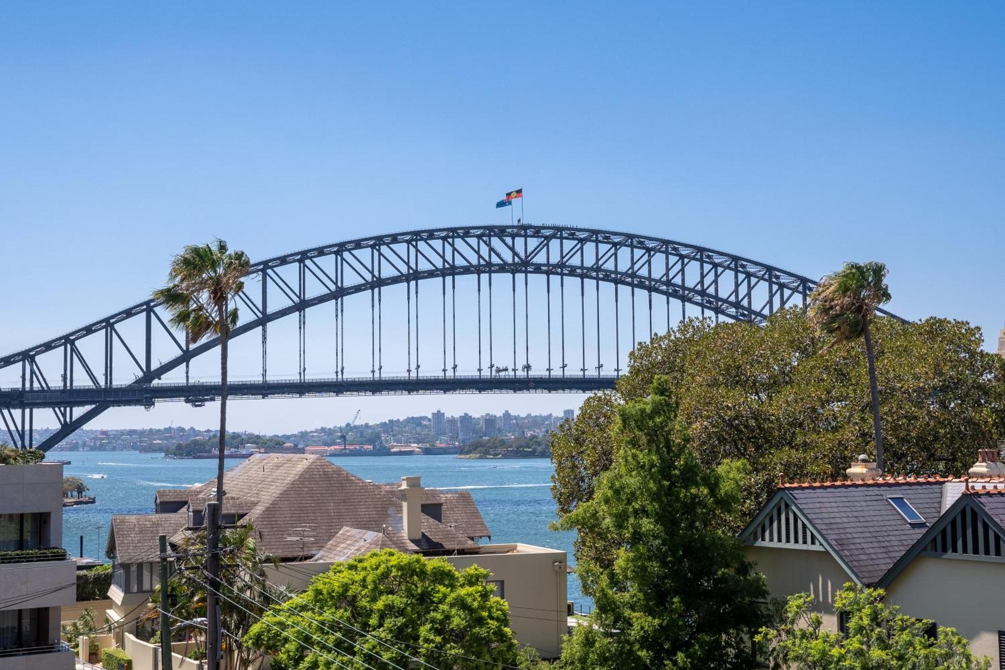 Apartment Magical Escape With Harbour Views & Parking Sydney