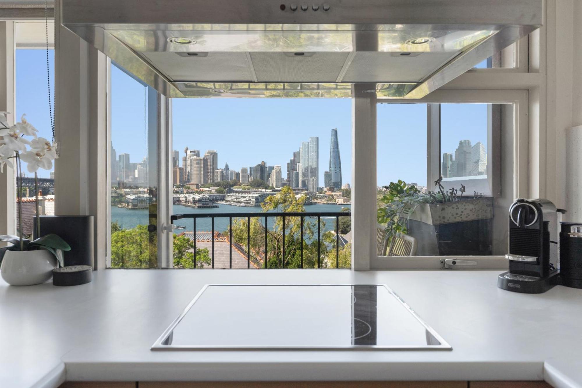 Magical Escape With Harbour Views & Parking * Sydney