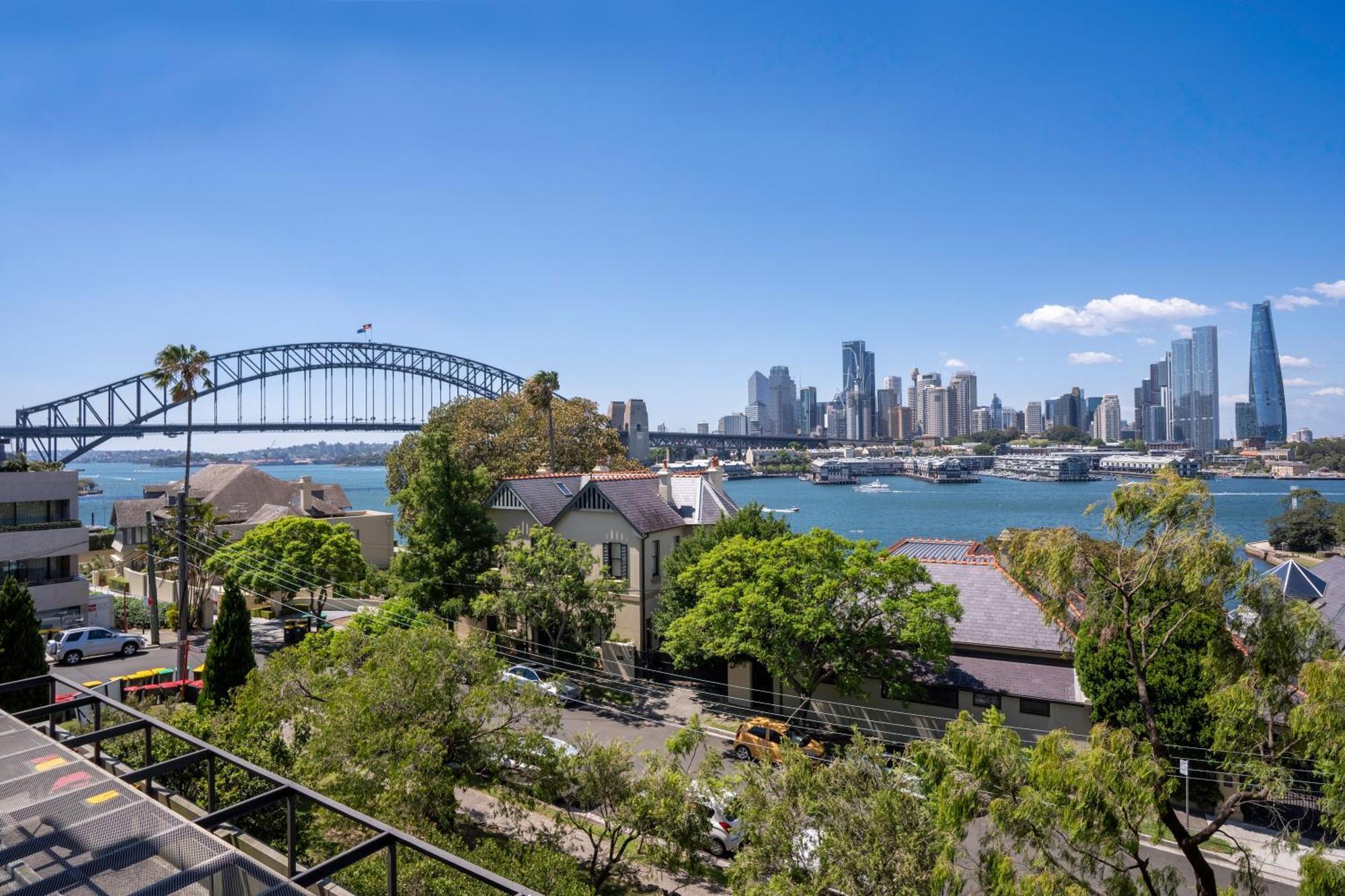 Magical Escape With Harbour Views & Parking Sydney